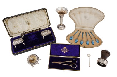 Lot 117 - A mixed lot with a cased set of sterling silver gilt and guilloche enamel coffee spoons