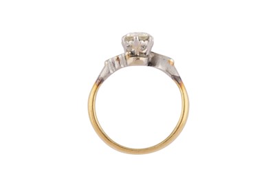 Lot 50 - A SINGLE-STONE DIAMOND RING