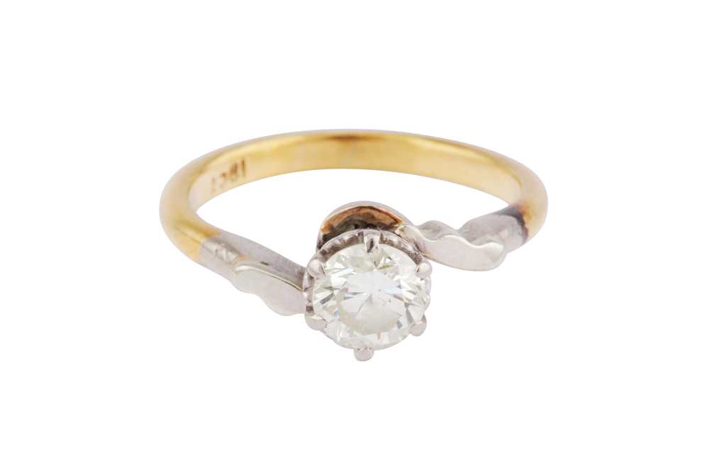Lot 50 - A SINGLE-STONE DIAMOND RING