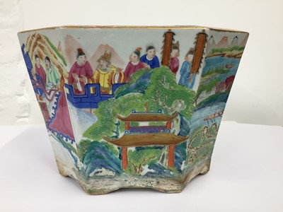 Lot 173 - A CHINESE CANTON FAMILLE-ROSE HEXAGONAL JARDINIÈRE AND STAND