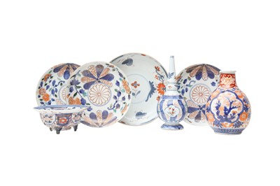 Lot 243 - A GROUP OF SEVEN JAPANESE IMARI PIECES