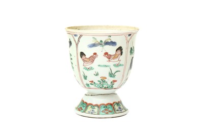 Lot 413 - A CHINESE FAMILLE-VERTE 'CHICKEN' GOBLET
