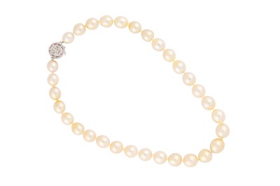 Lot 70 - A SINGLE-ROW CULTURED PEARL NECKLACE