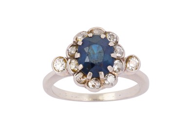 Lot 10 - A SAPPHIRE AND DIAMOND CLUSTER RING