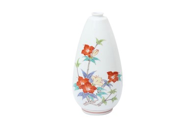 Lot 245 - A JAPANESE VASE BY SAKAIDA KAKIEMON XIV (1934 – 2013)