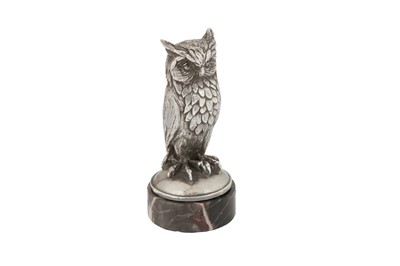 Lot 51 - An Elizabeth II sterling silver model of an owl, London 1974 by Leslie Gordon Durbin (1913-2005)