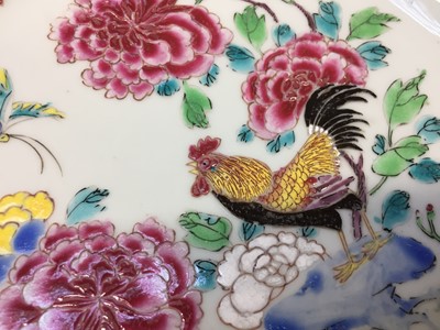 Lot 419 - A PAIR OF CHINESE FAMILLE-ROSE 'ROOSTER' BARBED DISHES