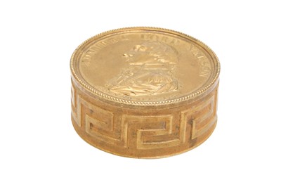 Lot 71 - A BRASS ADMIRAL LORD NELSON COMMEMORATIVE SNUFF BOX