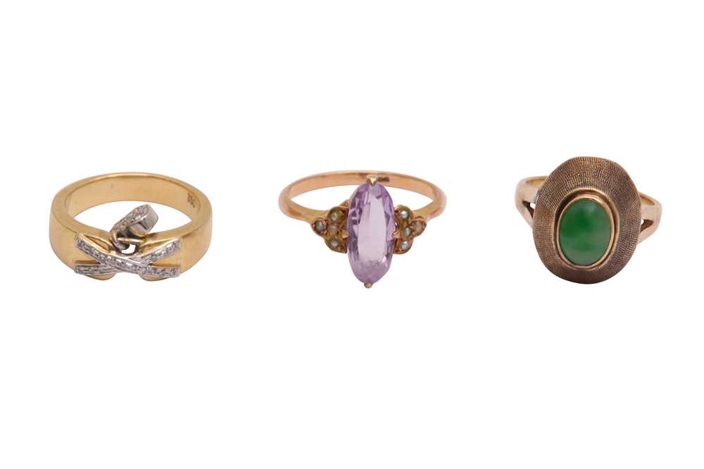 Lot 21 - A GROUP OF GEM-SET RINGS