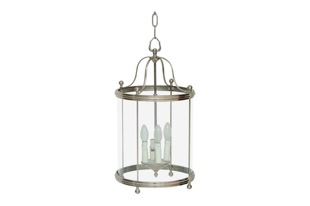 Lot 196 - A CONTEMPOARY ANTIQUE STYLE HANGING LANTERN LIGHT