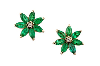 Lot 157 - A PAIR OF EMERALD AND DIAMOND EARSTUDS