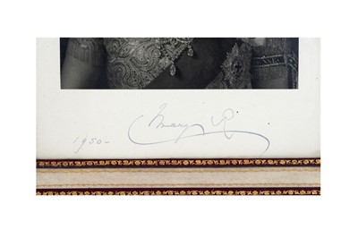 Lot 57 - PRESENTATION PHOTOGRAPH OF MARY OF TECK, QUEEN CONSORT TO KING GEORGE V