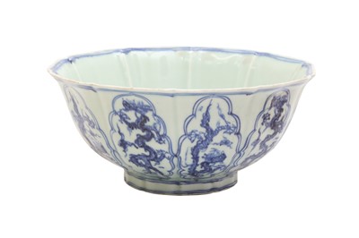 Lot 220 - A CHINESE BLUE AND WHITE PORCELAIN BOWL