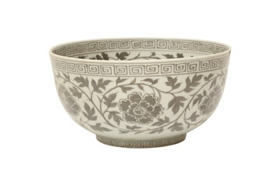 Lot 868 - A CHINESE BLUE AND WHITE 'BLOSSOMS' BOWL