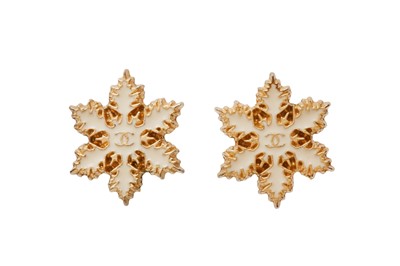 Lot 325 - Chanel Cream Snowflake Pierced Earrings
