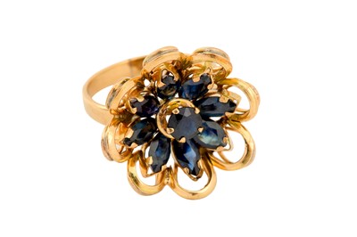 Lot 29 - A SAPPHIRE RING