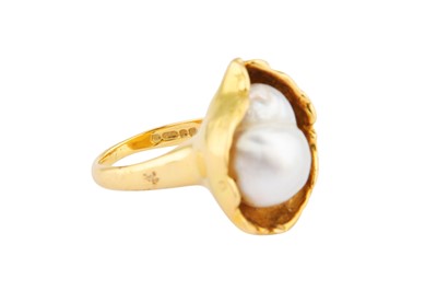 Lot 183 - A CULTURED BAROQUE PEARL RING BY JOHN DONALD, CIRCA 1978