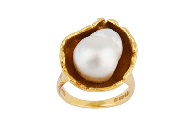 Lot 183 - A CULTURED BAROQUE PEARL RING BY JOHN DONALD, CIRCA 1978
