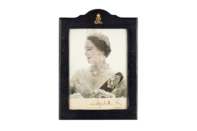 Lot 79 - PRESENTATION PHOTOGRAPH OF ELIZABETH, QUEEN CONSORT TO KING GEORGE VI