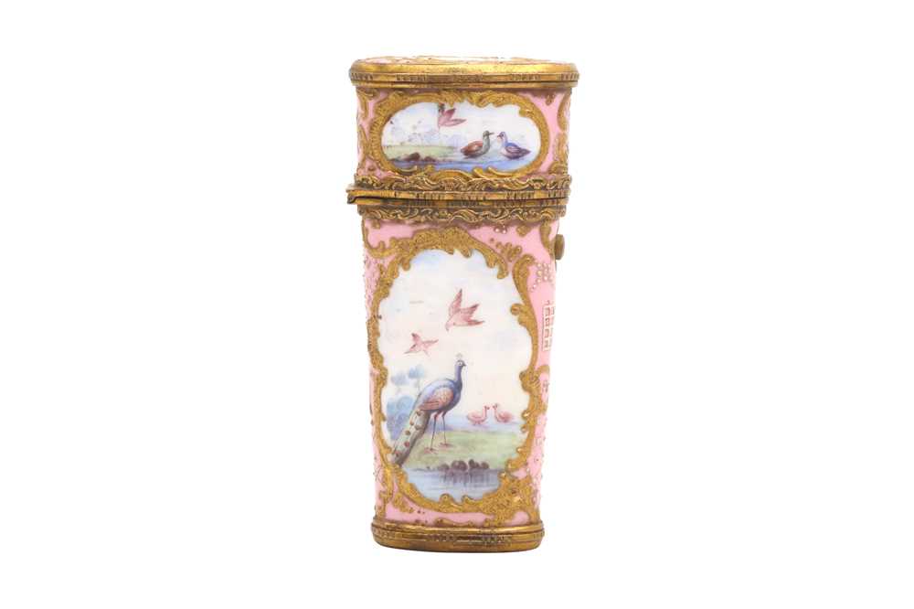 Lot 94 - A 19TH CENTURY CENTURY STAFFORDSHIRE STYLE ENAMEL ETUI