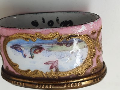 Lot 94 - A 19TH CENTURY CENTURY STAFFORDSHIRE STYLE ENAMEL ETUI
