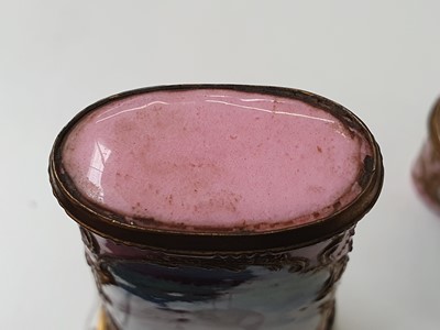 Lot 94 - A 19TH CENTURY CENTURY STAFFORDSHIRE STYLE ENAMEL ETUI