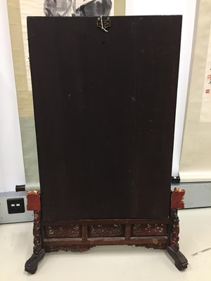 Lot 559 - A CHINESE LACQUERED WOOD TABLE SCREEN AND STAND