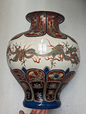 Lot 256 - A LARGE JAPANESE SATSUMA VASE ATTRIBUTED TO MAKUZU KOZAN (1842 – 1916)