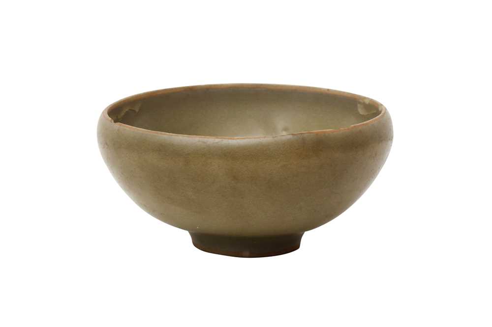 Lot 189 - A CHINESE LONGQUAN CELADON-GLAZED 'BUBBLE' BOWL