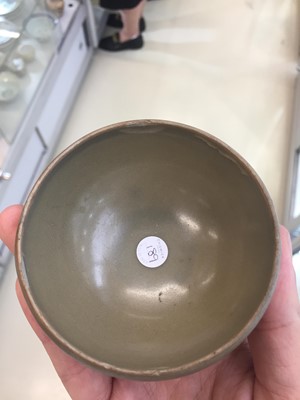 Lot 189 - A CHINESE LONGQUAN CELADON-GLAZED 'BUBBLE' BOWL