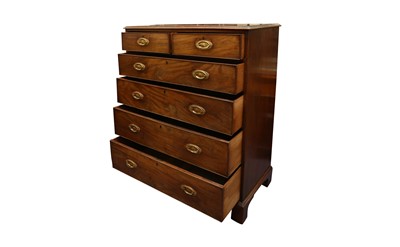 Lot 259 - A GEORGIAN MAHOGANY CHEST OF TWO SHORT AND FOUR LONG GRADUATED DRAWERS