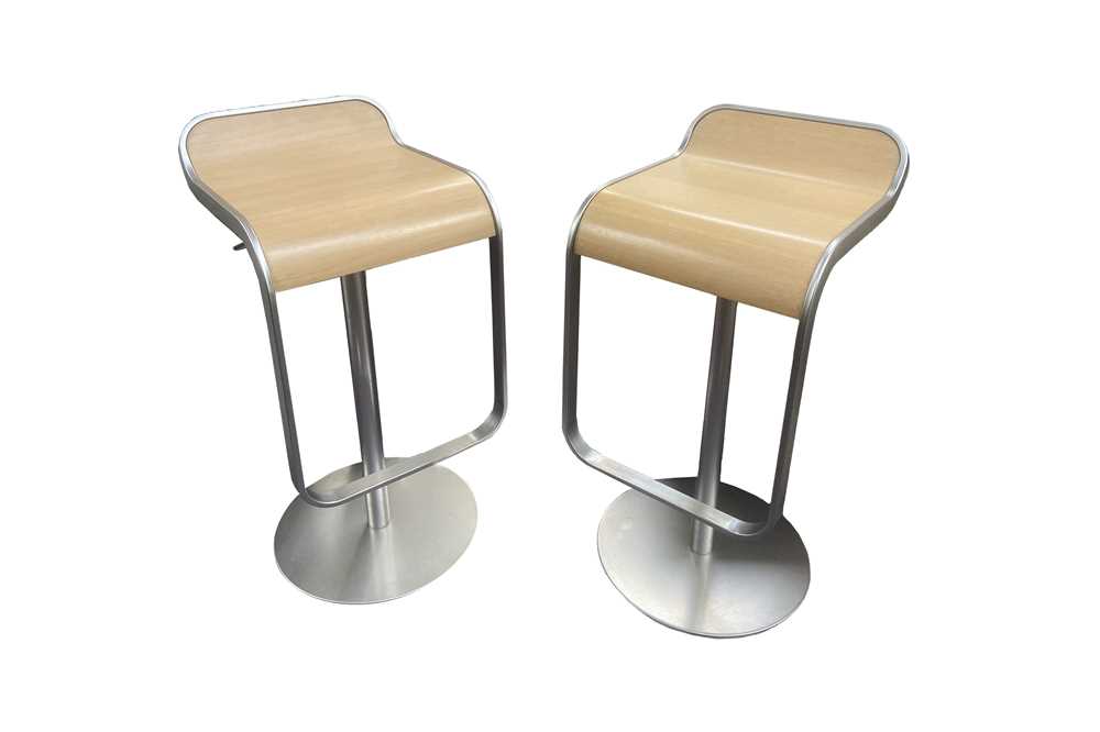 Lot 207 - A PAIR OF LA PALMA LEM BAR STOOLS