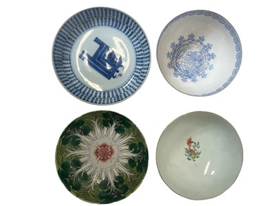 Lot 278 - A GROUP OF FOUR CHINESE BOWLS AND DISHES, 19TH-20TH CENTURY