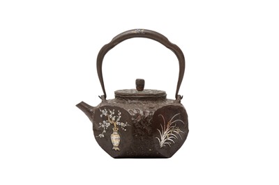 Lot 274 - A JAPANESE SILVER AND GOLD-INLAID IRON KETTLE AND COVER, TETSUBIN