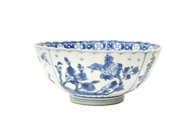 Lot 172 - A CHINESE BLUE AND WHITE FOLIATE 'BLOSSOMS' BOWL