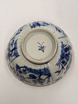 Lot 172 - A CHINESE BLUE AND WHITE FOLIATE 'BLOSSOMS' BOWL