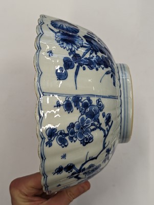 Lot 172 - A CHINESE BLUE AND WHITE FOLIATE 'BLOSSOMS' BOWL