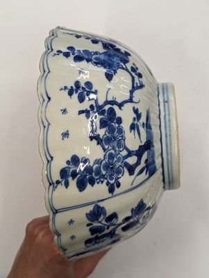 Lot 172 - A CHINESE BLUE AND WHITE FOLIATE 'BLOSSOMS' BOWL