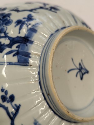 Lot 172 - A CHINESE BLUE AND WHITE FOLIATE 'BLOSSOMS' BOWL