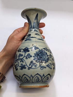 Lot 81 - A CHINESE BLUE AND WHITE VASE, YUHUCHUNPING