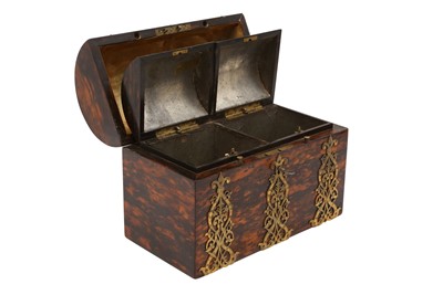 Lot 317 - A 19TH CENTURY MACASCAR VENEERED TEA CADDY