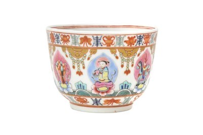 Lot 897 - A CHINESE FAMILLE-ROSE 'BARAGON TUMED' CUP