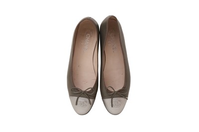 Lot 120 - Chanel Grey CC Ballet Flat - Size 41