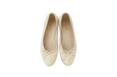 Lot 337 - Chanel Ivory CC Ballet Flat - Size 41,5