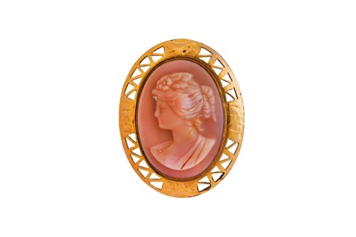 Lot 66 - λ A CORAL CAMEO BROOCH