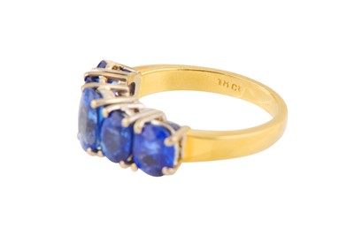 Lot 31 - A FIVE-STONE SAPPHIRE RING