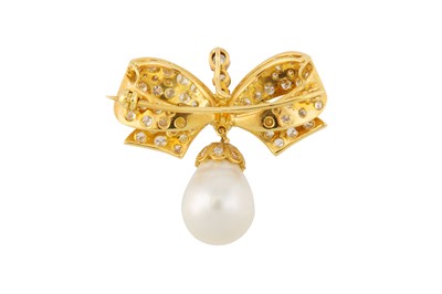 Lot 54 - A BAROQUE PEARL AND DIAMOND BOW BROOCH
