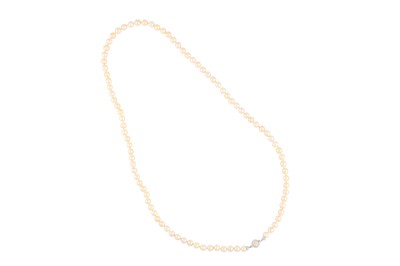 Lot 101 - A CULTURED PEARL AND DIAMOND LONG NECKLACE
