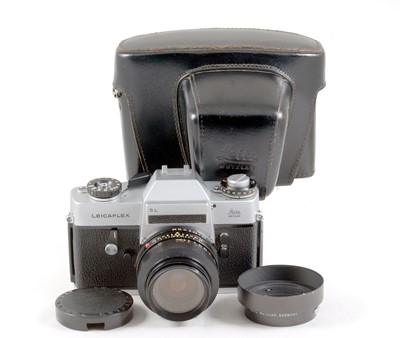 Lot 358 - Chrome Leicaflex SL with 35mm f4 Elmarit-R Lens.