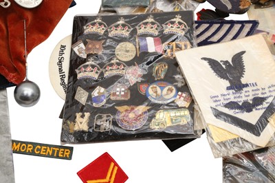 Lot 115 - A QUANTITY OF CLOTH BADGES